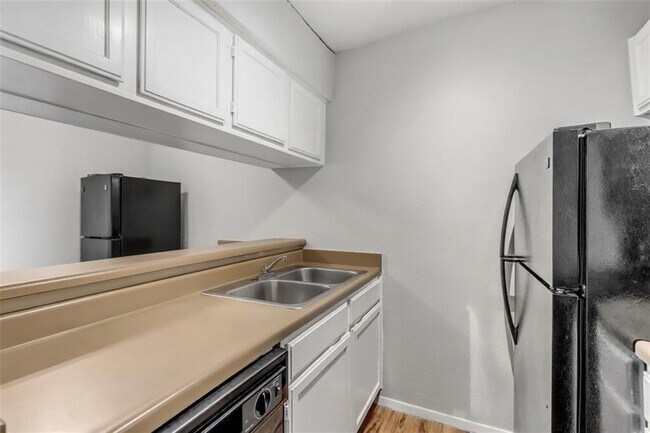Building Photo - 3115 Helms St