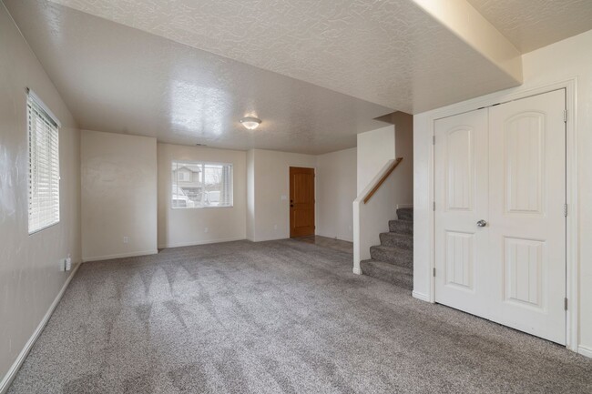 Building Photo - Spring Creek Townhome Available Now!