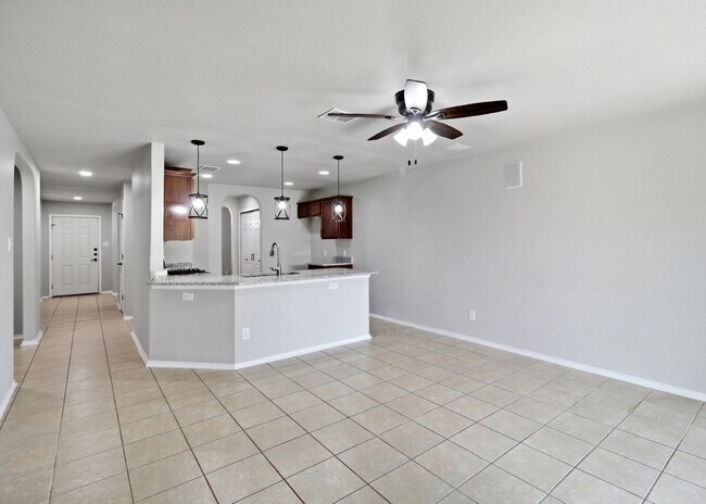 Building Photo - Open Living, Private Backyard, Great Location