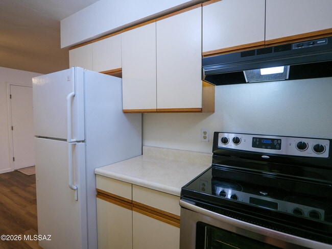 Building Photo - 6331 N Barcelona Ct