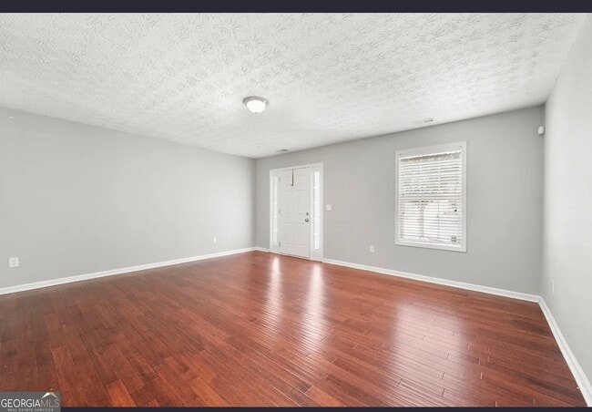Building Photo - 3040 Village Run Dr