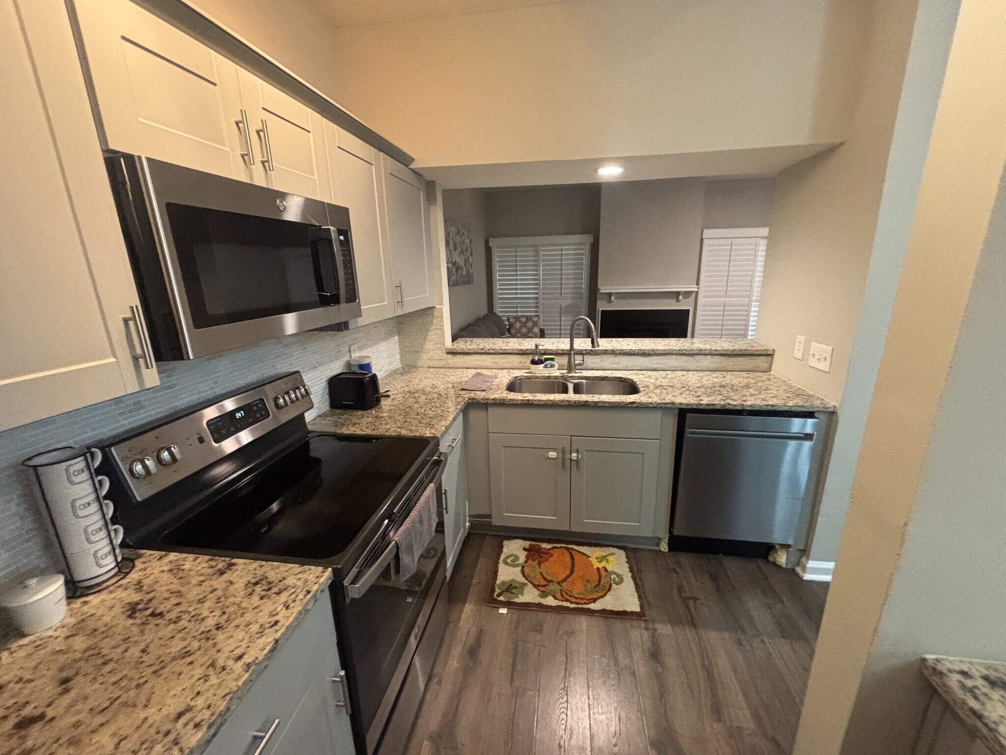 Building Photo - Room in Condo on Winterpointe Ln
