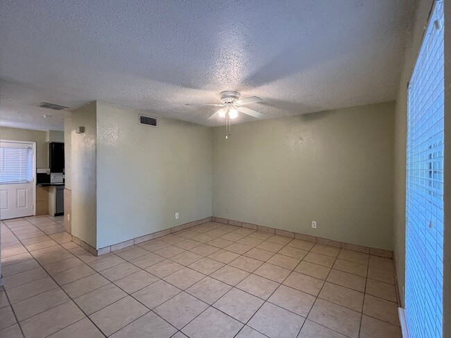 Building Photo - Southside Townhome