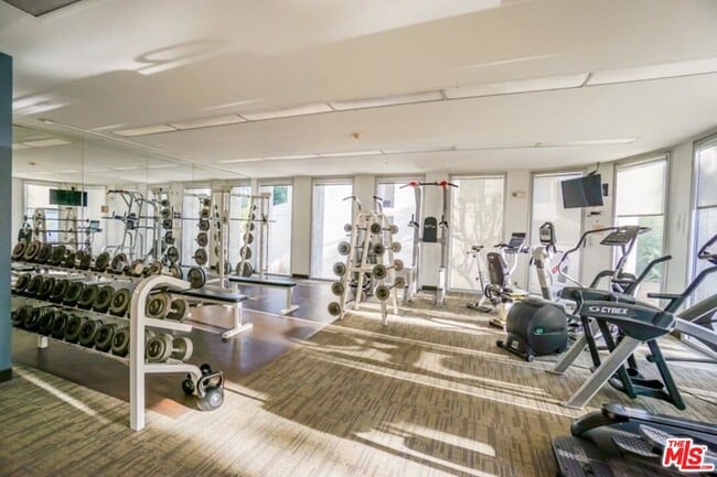 Building Photo - 800 W 1st St