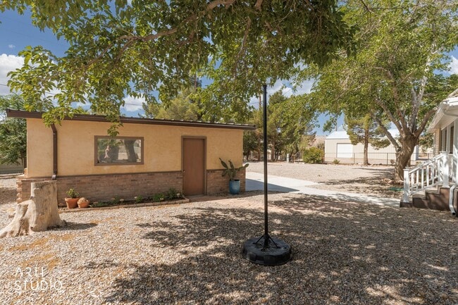 Building Photo - Charming fully furnished 2-bedroom + office home in Beaver Dam, AZ!