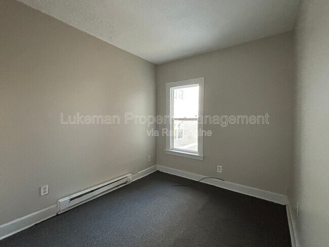 Building Photo - 518 S Rose St