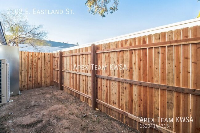 Building Photo - $825 Beautifully Remodeled 1 Bed | 1 Bath ...