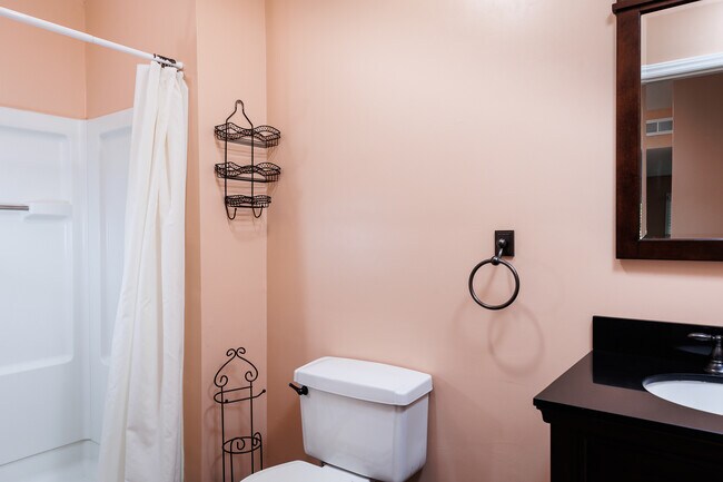 Building Photo - 206 Maumee Ct