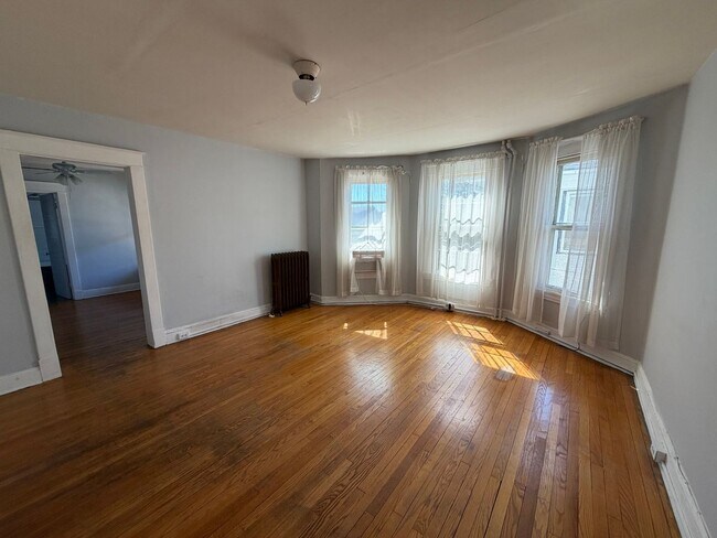 Building Photo - 23 Randall St