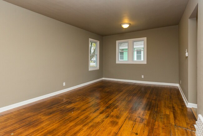 Building Photo - Adorable 2 Bedroom 1 Bath Home