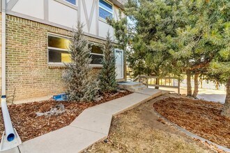 Building Photo - 5004 E Hinsdale Pl