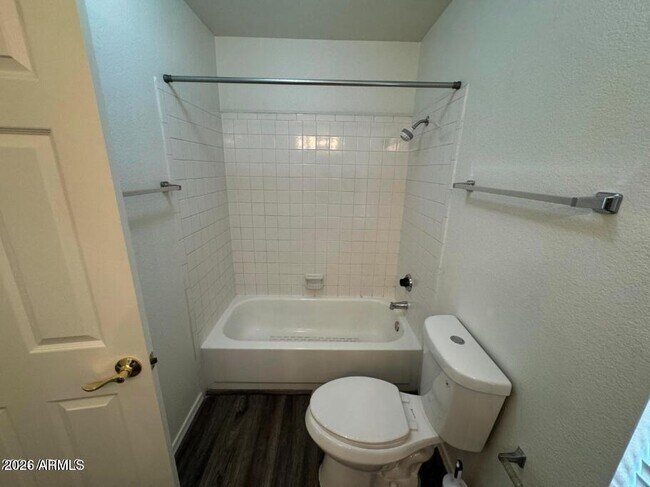 Building Photo - 4053 E Woodland Dr
