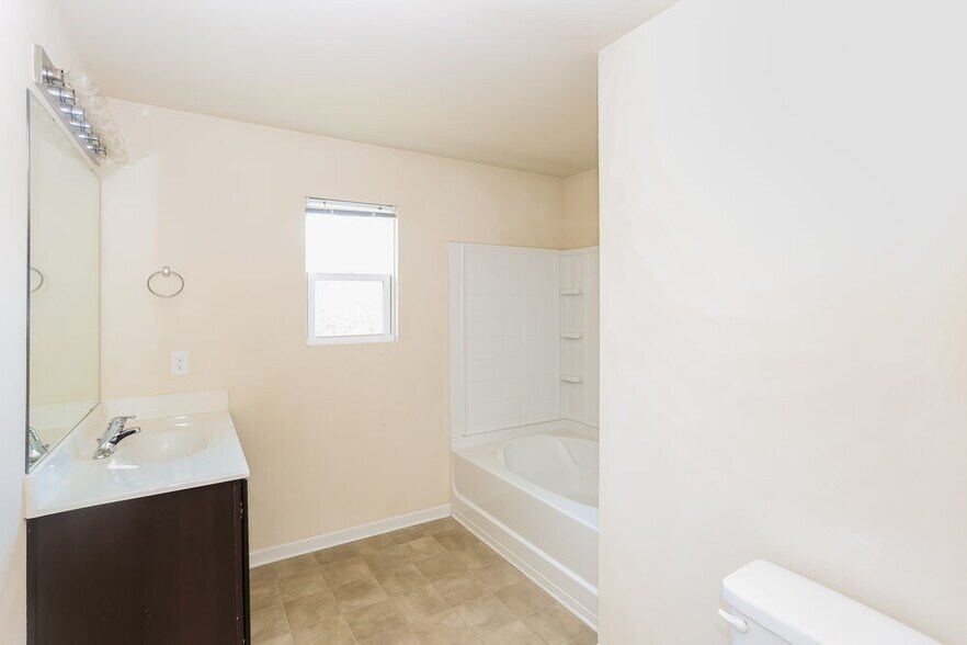 Building Photo - 164 Autumn Bluff Cir
