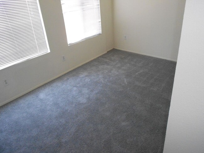 Building Photo - Lovely One bedroom Apartment in City Heights
