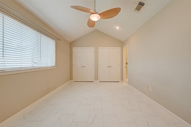 Building Photo - 22814 Stratford House Ln