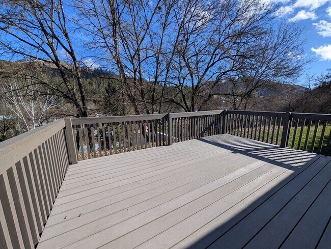 Building Photo - Nice Peck House on a Quiet Lot
