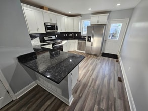 Building Photo - 108 Poplar St