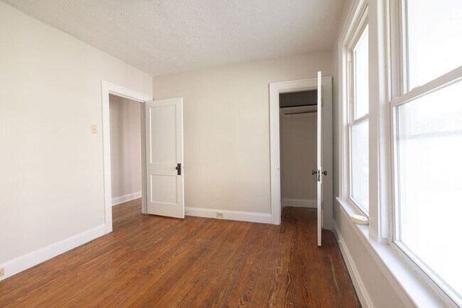Building Photo - Hilltop Half Double
