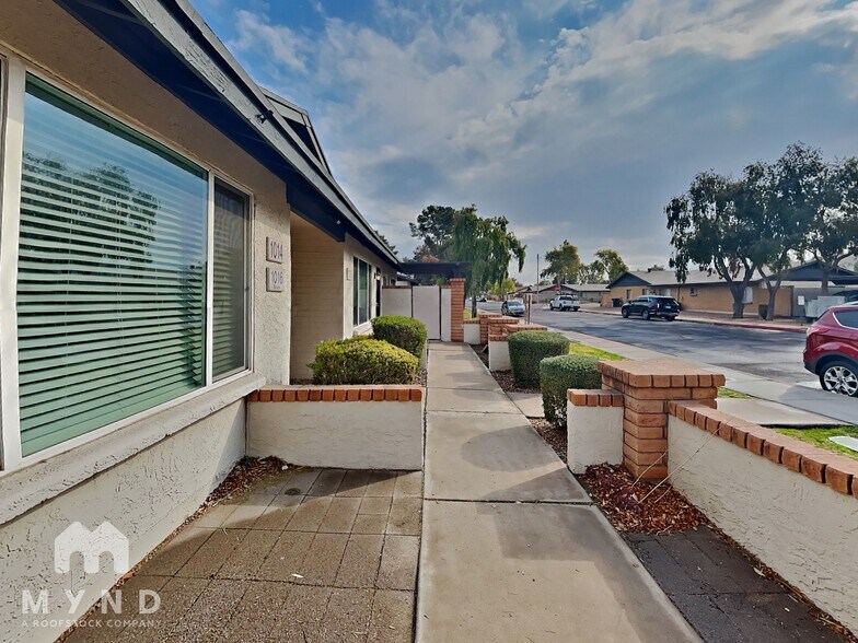 Building Photo - 1014 W Malibu Dr