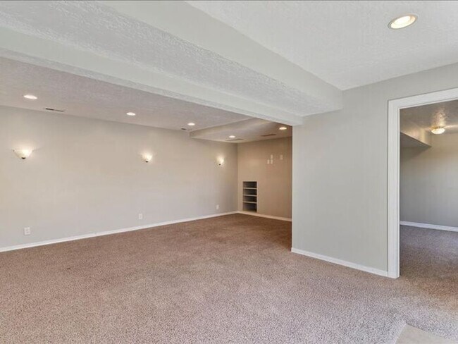 Building Photo - North Salt Lake Amazing 6 bed 3.5 bath family home