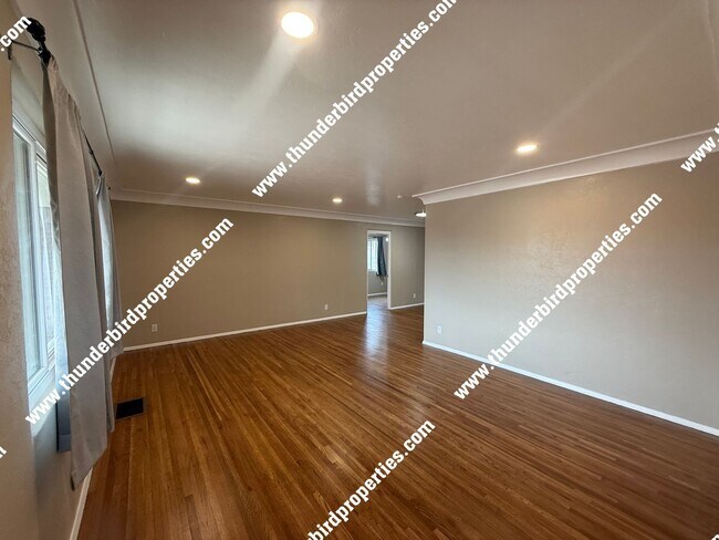 Building Photo - Beautifully remodeled Uptown location