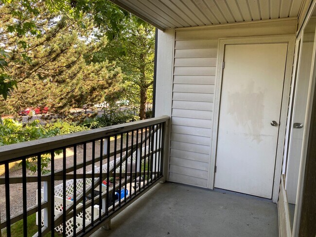 Building Photo - $2500-3Beds 2BA W/D 2 reserved parking, po...
