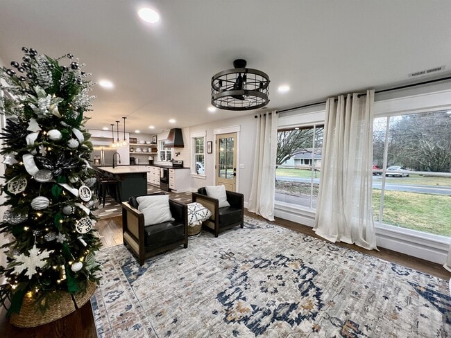 Building Photo - 2609 Old Spartanburg Rd