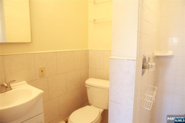 Building Photo - 2A Harvey Ave