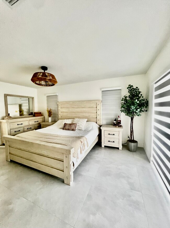 Building Photo - 231 SE 45th Terrace