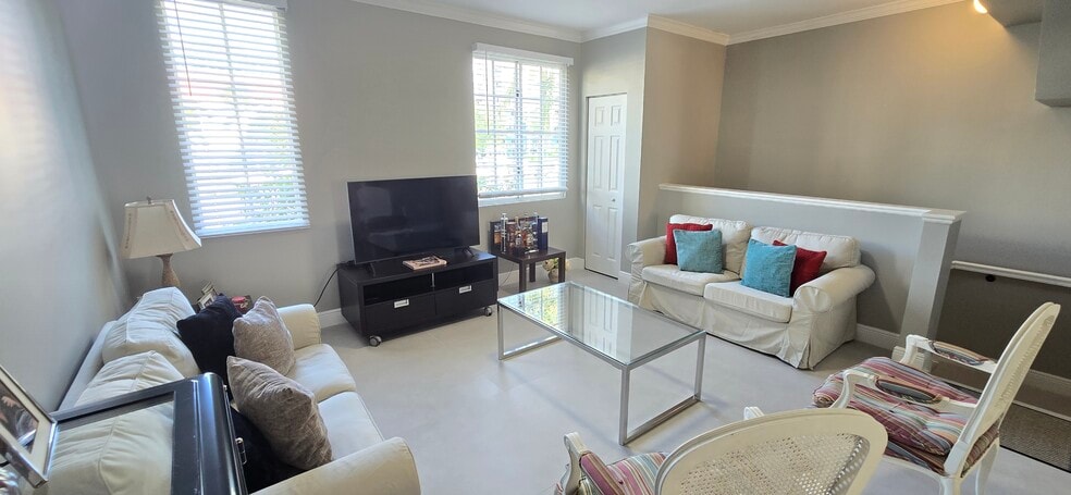 Building Photo - 2945 NE 185th St