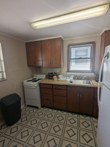 Building Photo - 120 S Fortner Ave