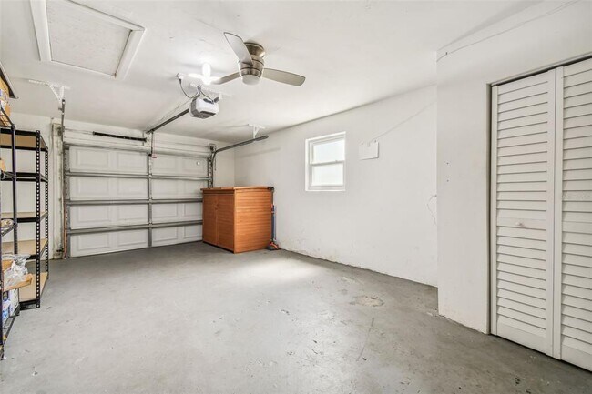 Building Photo - 950 Emerson Dr