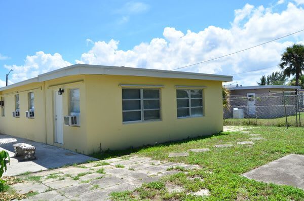 Building Photo - 1335 7th St