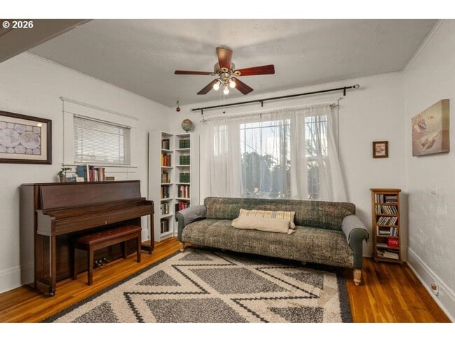 Building Photo - Classic Portland bungalow in Northeast Portland Available July 1st!