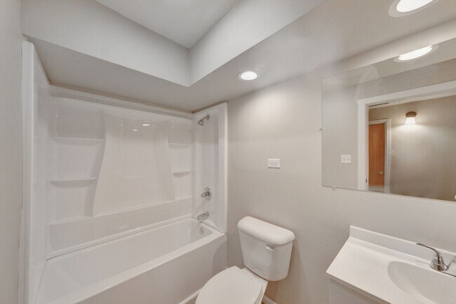 Building Photo - 1507 Thornton Dr