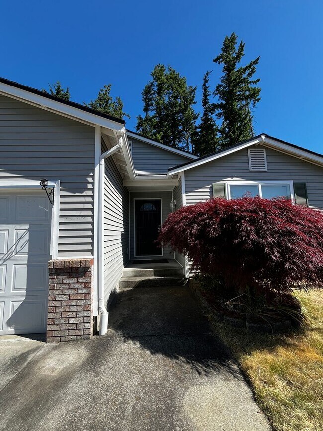 Building Photo - Gorgeous House in a Family-Friendly neighb...