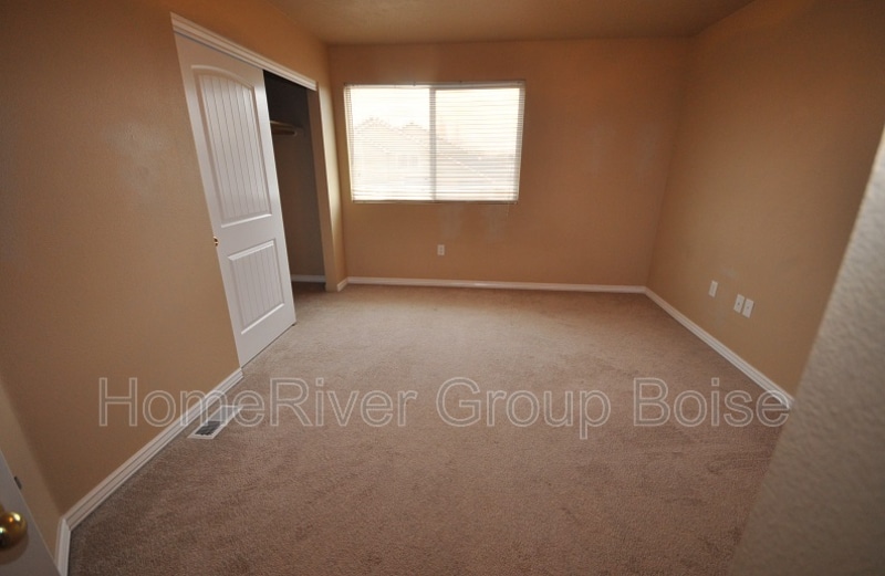 Building Photo - 1329 N Stephanie Ln