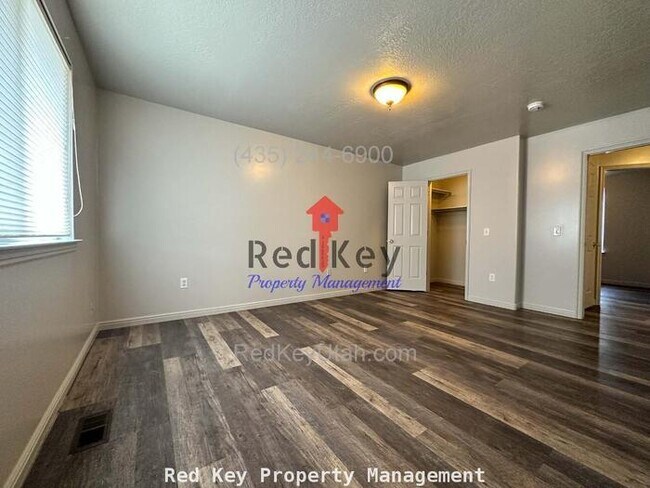 Building Photo - 550 E Single Family Home