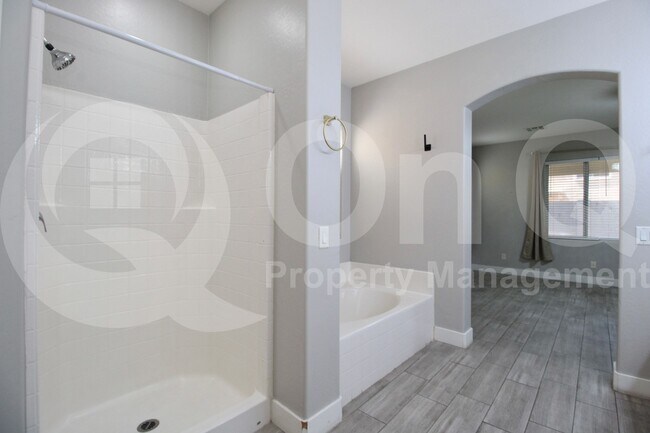 Building Photo - 44390 W McClelland Dr