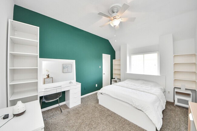 Building Photo - 30214 Vinebriar Dr