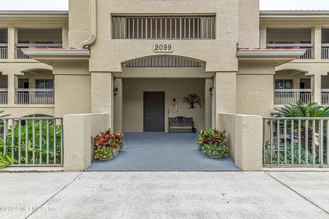Building Photo - 2099 Winterbourne W