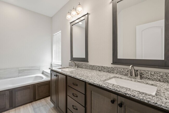 Building Photo - Like new 4BR Farmington home! LOADED with upgrades! Don't miss out!