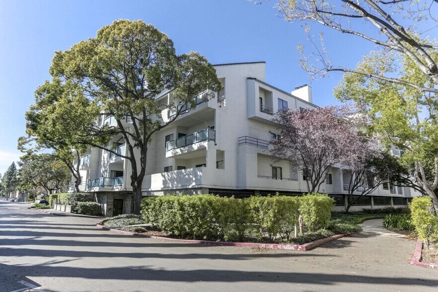 Building Photo - 4671 Albany Cir