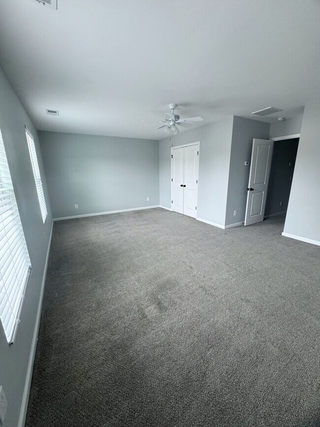 Building Photo - 1545 Oldenburg Dr