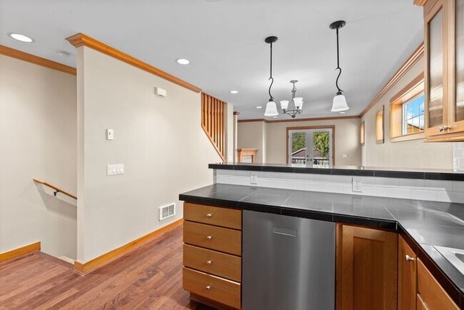 Building Photo - BEAUTIFUL Urban Townhome in Coveted West S...