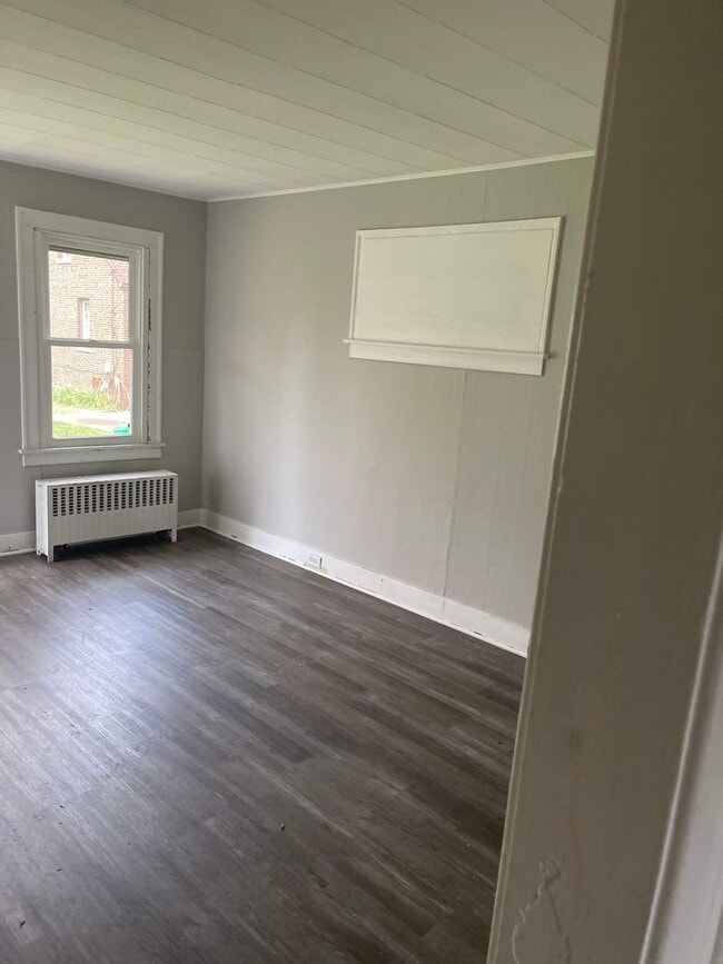 Building Photo - 2 bedroom House for Rent