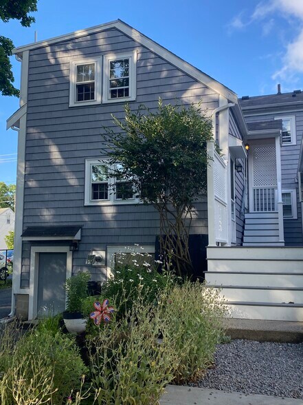 Building Photo - 994 Union St
