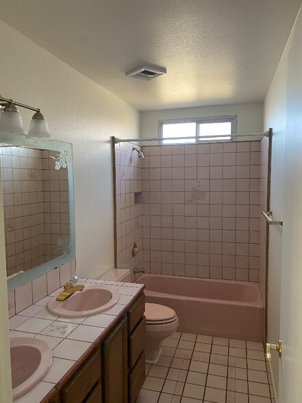 Building Photo - 5538 N 41st Dr