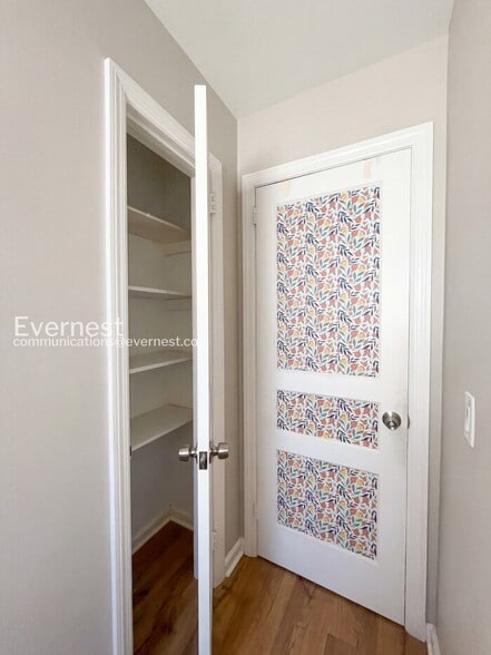 Building Photo - 3233 Southlake Dr