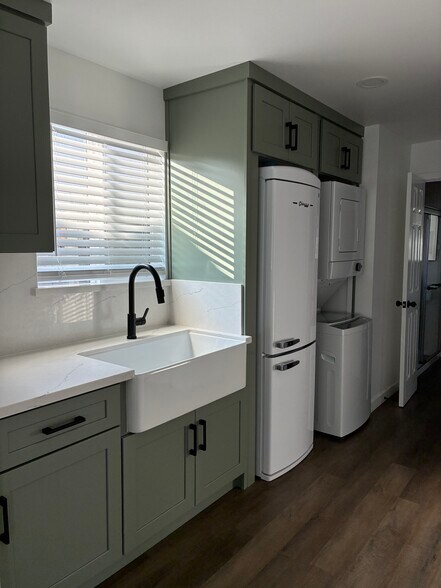 Building Photo - 2739 E Adams St